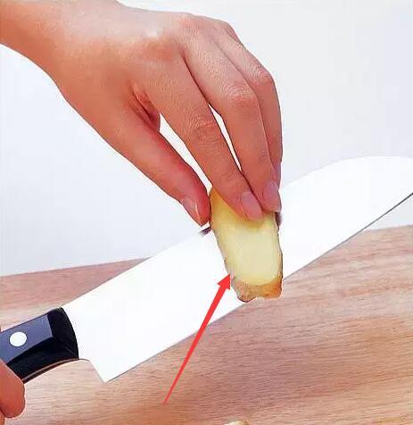 较粗的水龙头生铁锈了怎么拧下来,新换的水龙头老是有铁锈味怎么办