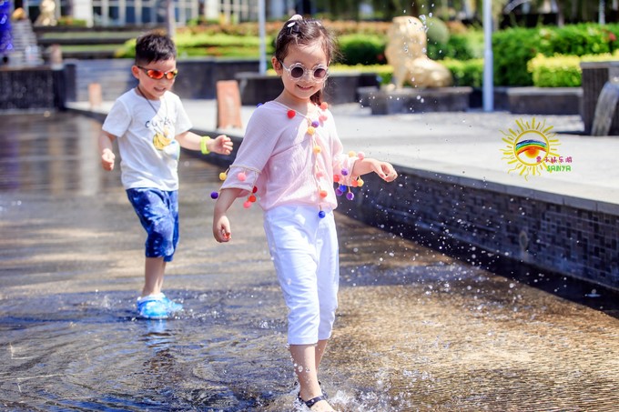 跟着大海去旅行三亚,记录旅行时光娃带老妈三亚看海