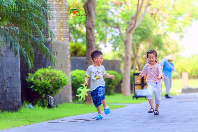跟着大海去旅行三亚,记录旅行时光娃带老妈三亚看海