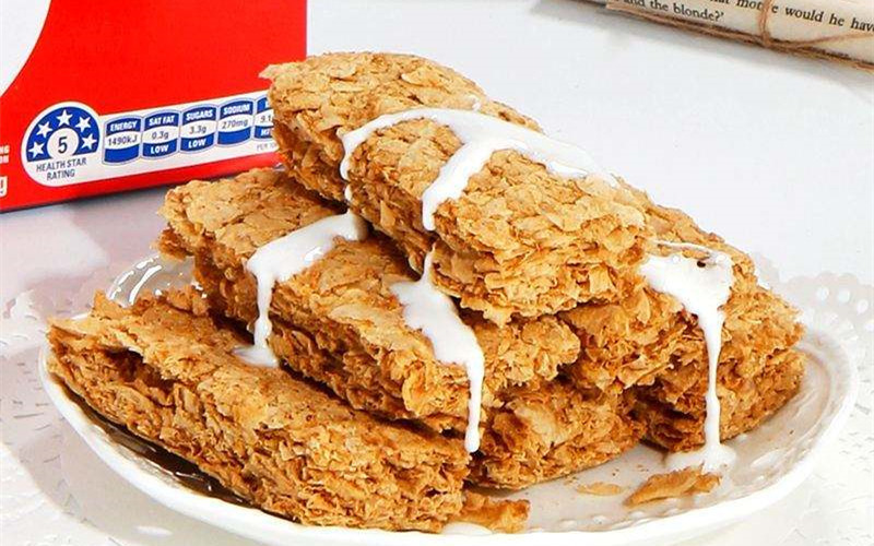 欢乐颂安迪刘涛吃的燕麦块饼,欢乐颂里安迪喝的什么牌子的水