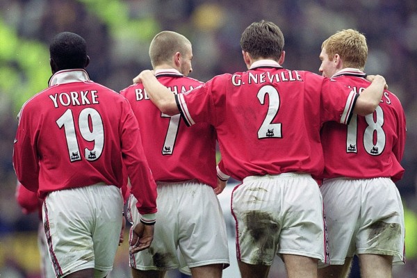 足球最美时刻视频,贝影在足球场上