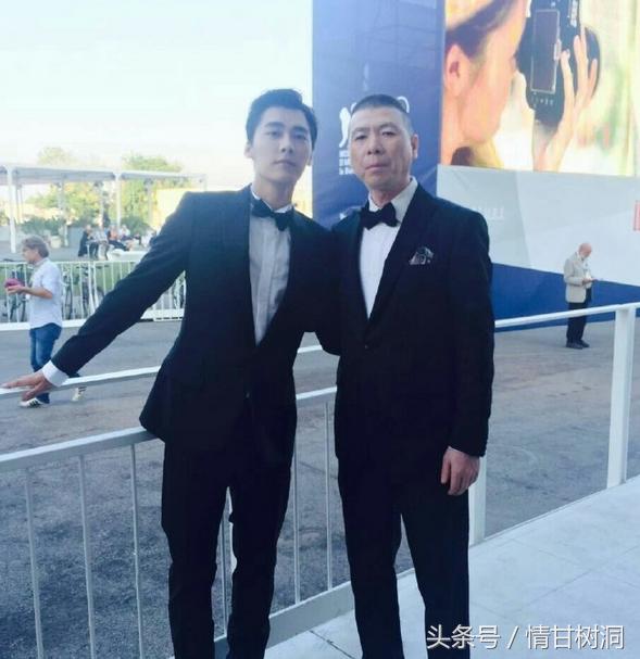 “微博电影之夜”冯小刚调侃李易峰，可是没想到俩人一言不合就开车，连赵丽颖都不放过