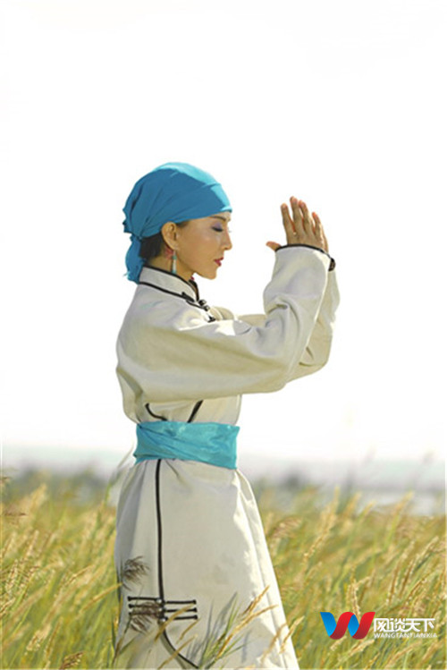 蒙古歌手青格演唱母亲,蒙古歌手青格唱我爱我的祖国