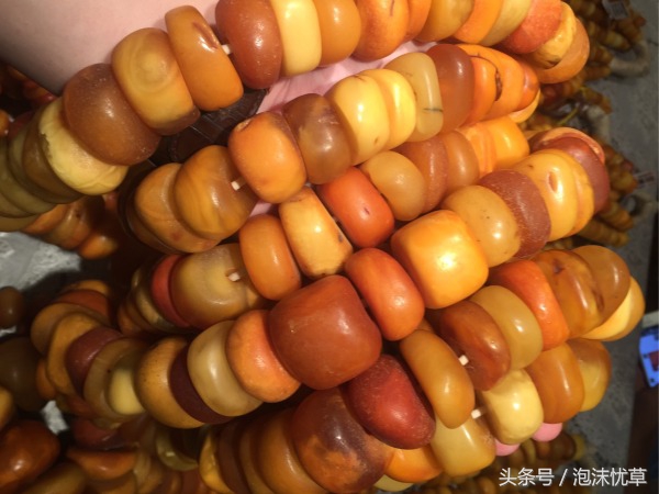 真正的蜜蜡琥珀是什么样子,带你欣赏不一样的琥珀蜜蜡