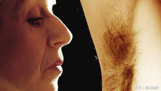 是重口味还是性魅力?印尼女孩爱闻男友腋下,男人味究竟是什么味道?