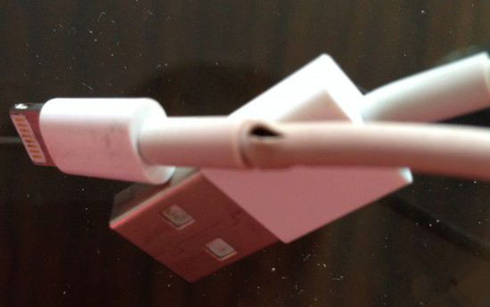 苹果手机数据线炸开了？一根5毛钱的热缩胶拯救了它