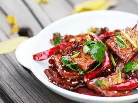 美味又好吃的香干子做法,家常美味西芹香干简单易做好下饭