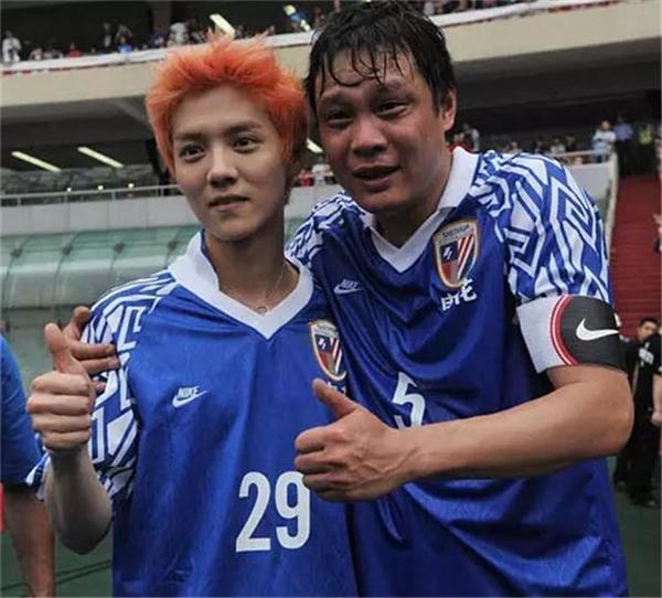 娱乐圈球迷真多!鹿晗最爱曼联一人父亲竟是国脚曾参加奥运会