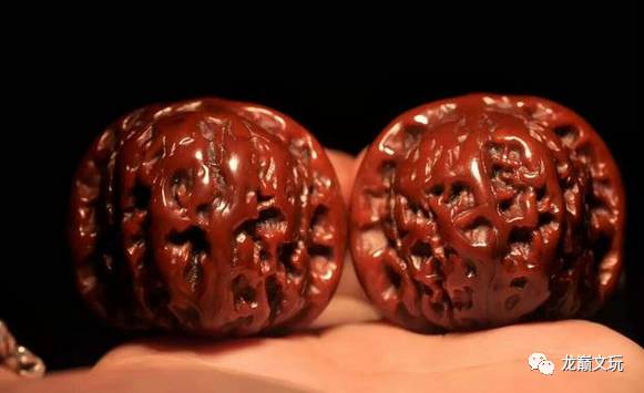 核桃盘出玛瑙红技巧,怎样看出核桃是否能盘红