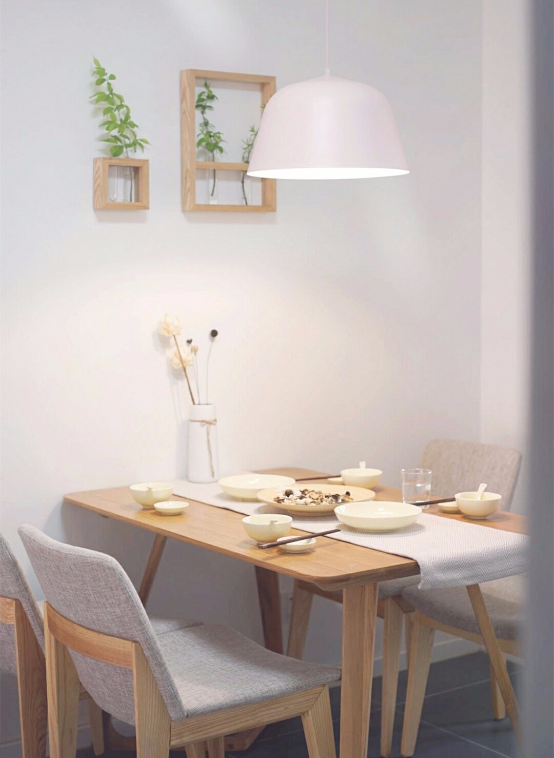 餐桌上盖一条布实用吗,为什么餐桌上要铺一块布