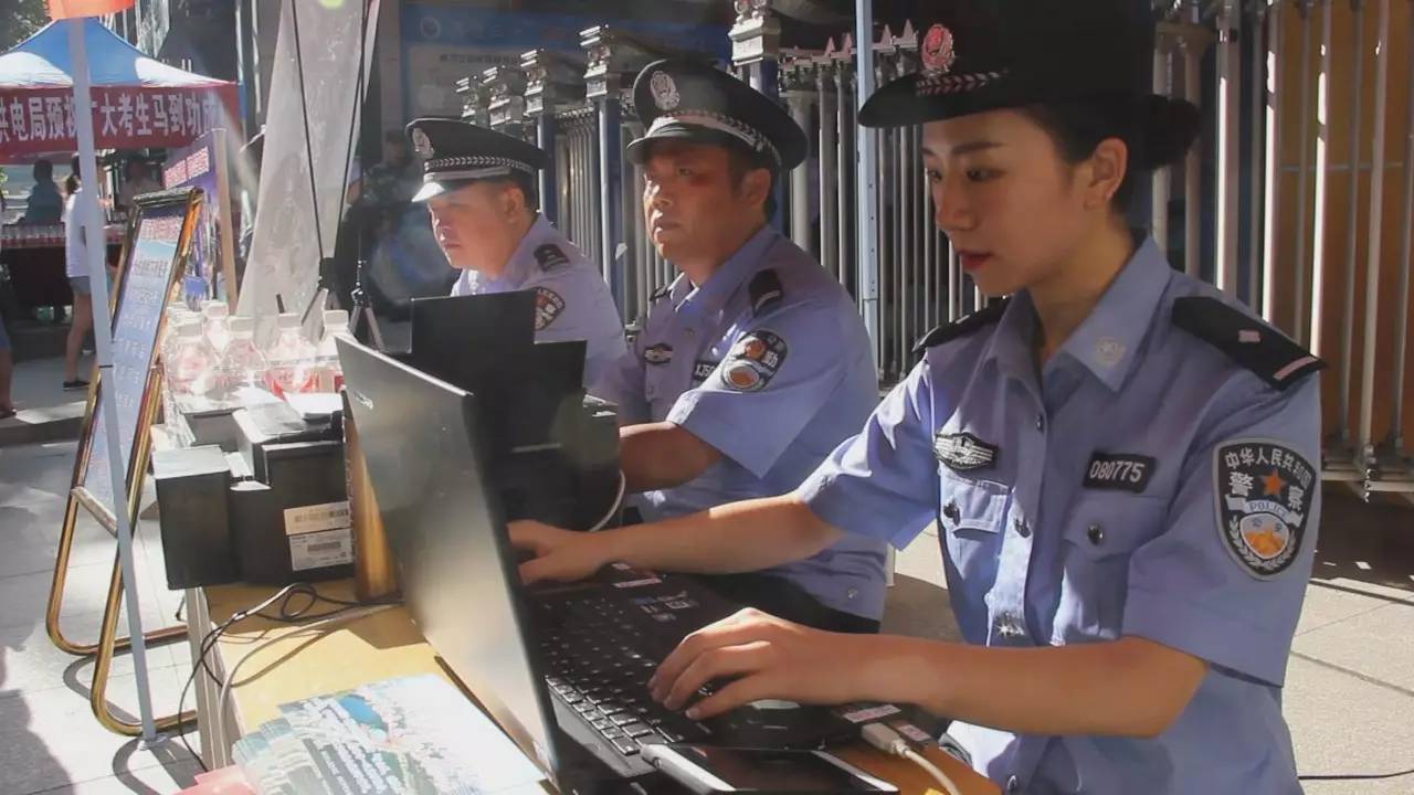 直击高考首日安保,我们为高考保驾护航