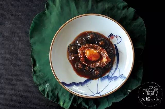 吃菌子中毒的小人是什么样子,吃菌子看见的小人是真实存在的吗