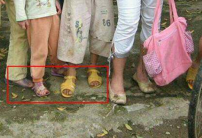 巴黎世家四件套，香奈儿澡堂拖鞋？别再抄袭中国大妈的嫁妆了！