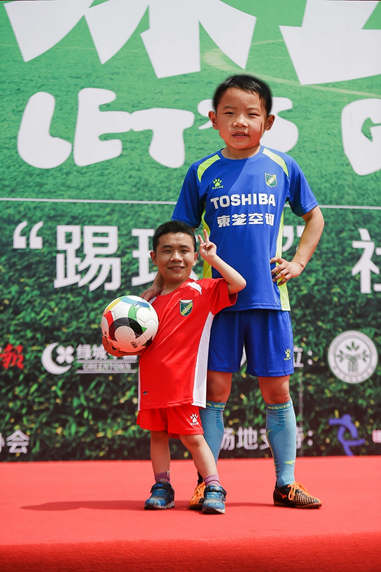 有个爱看球的爸爸,有个爱踢足球的爸爸