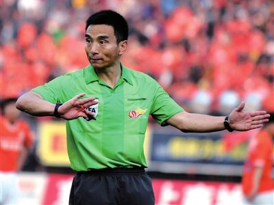 北京足球裁判兼职,怎么成为中国足球职业裁判