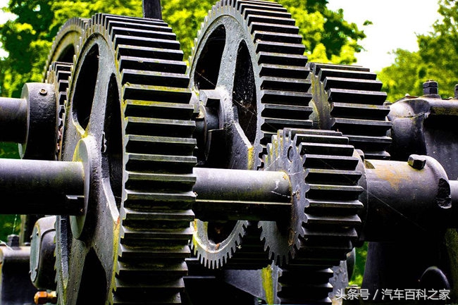 手动挡停车不熄火的正确步骤,手动挡熄火停车是空挡还是一档