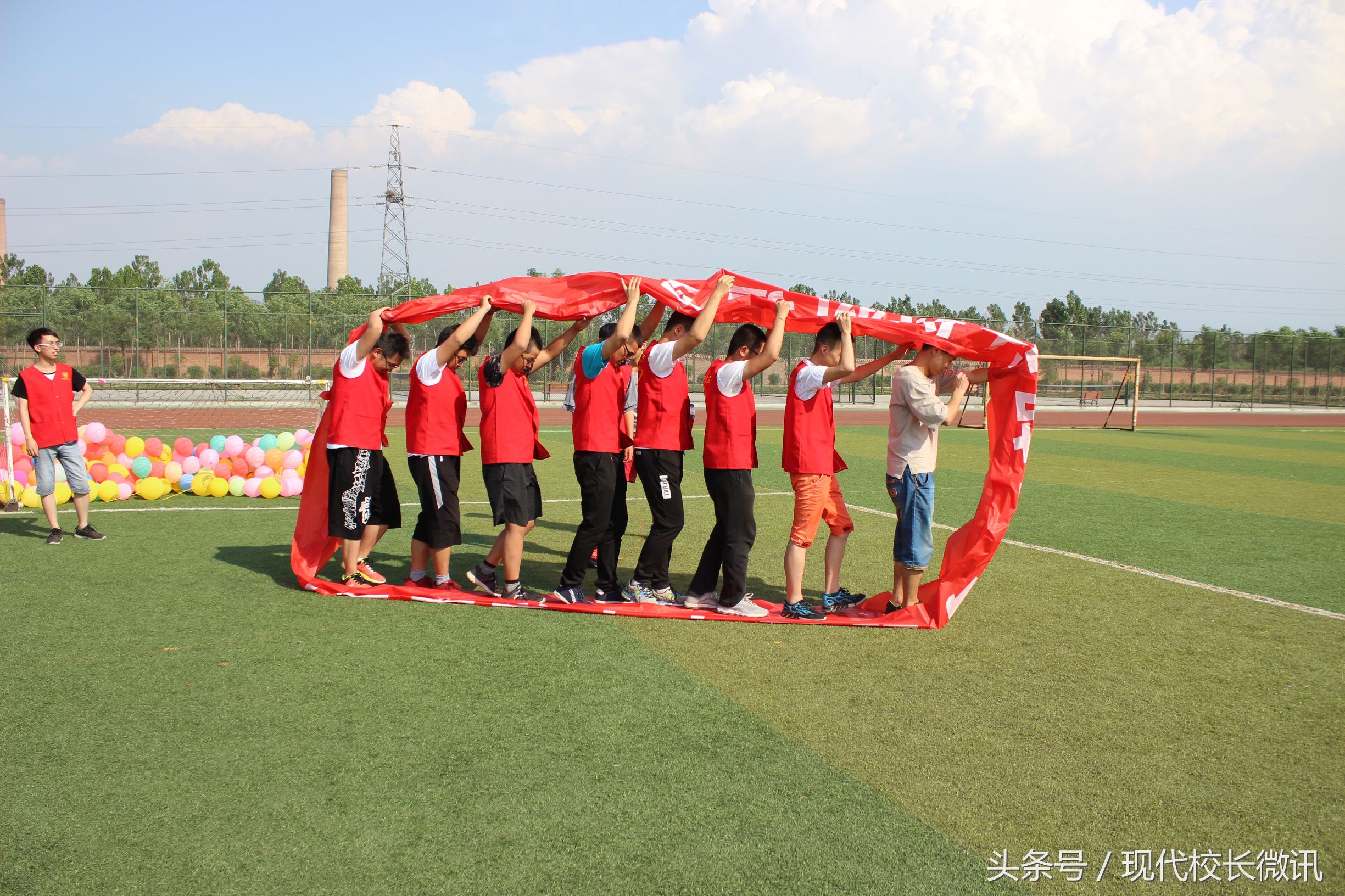 大手牵小手幼儿园户外游戏,大手牵小手手指游戏完整版幼儿园