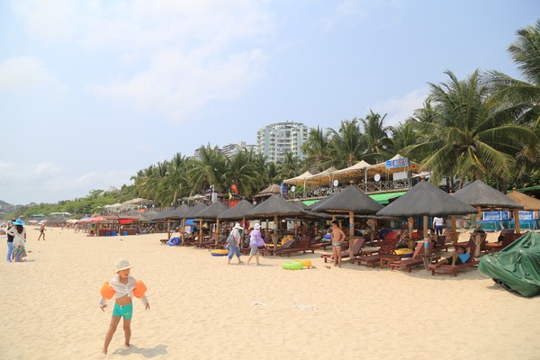 在三亚总有一片海属于一个人,在三亚椰梦长廊海边