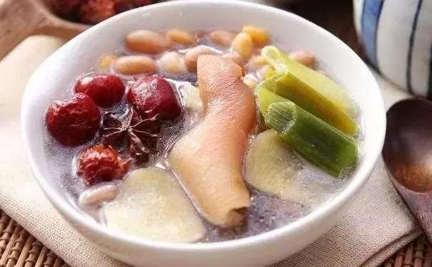 听说有法令纹的女孩子都很爱笑,爱笑的女生法令纹都不会太浅