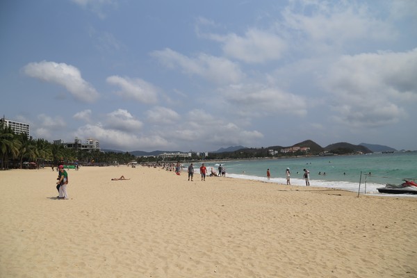 在三亚总有一片海属于一个人,在三亚椰梦长廊海边