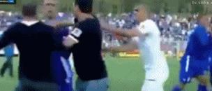 足坛历史十大惨烈斗殴,足坛十大暴力事件第一名