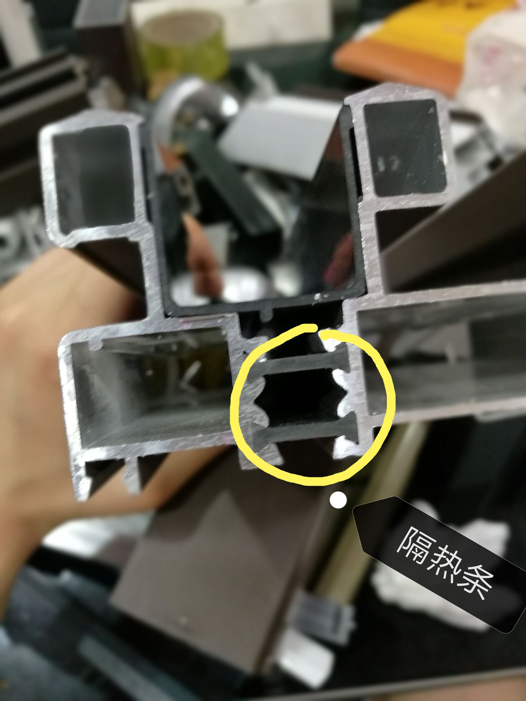 如何鉴别真假凤铝门窗及凤铝纱窗,怎样辨别凤铝门窗真假