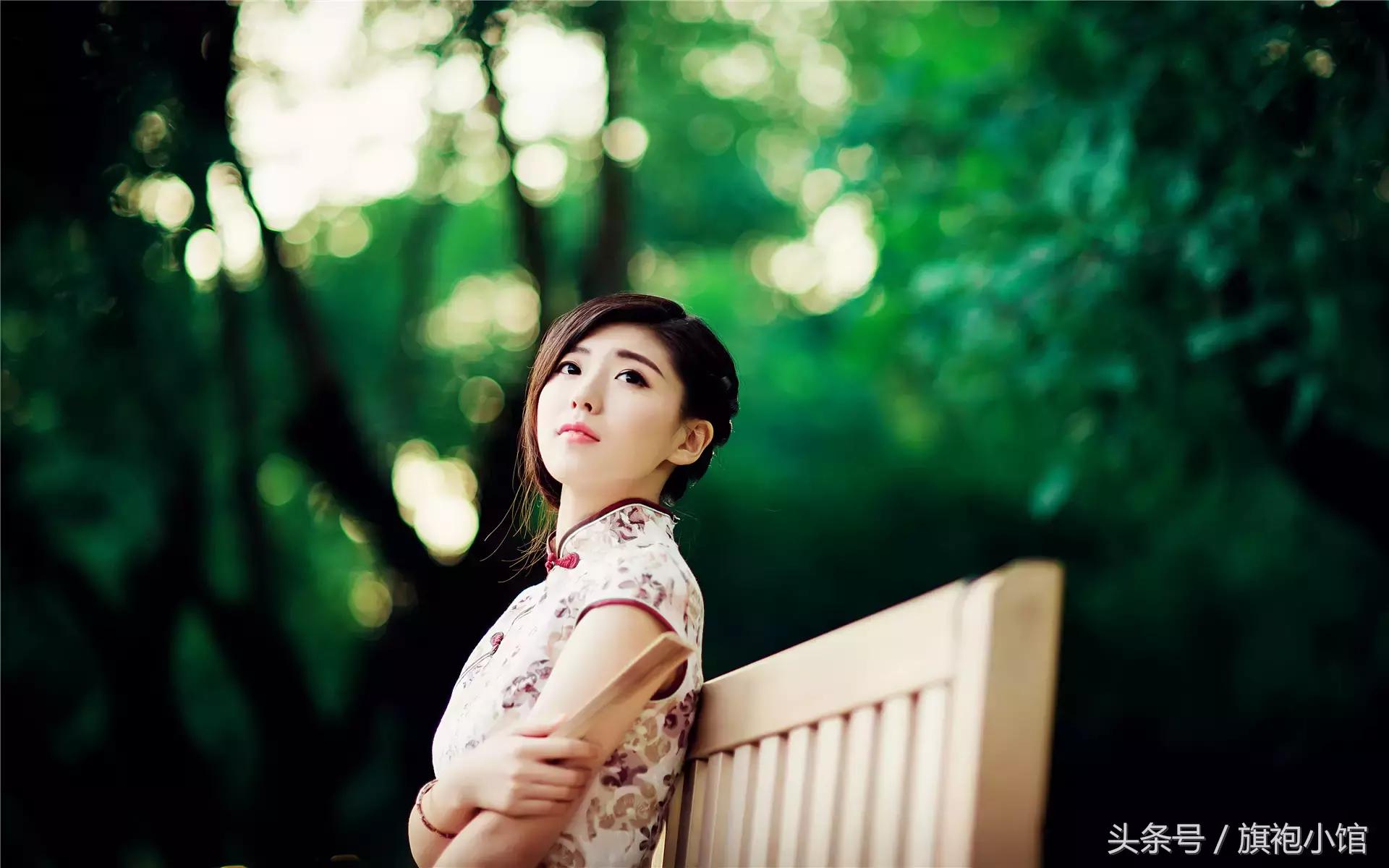 中年女士穿旗袍站坐姿势,穿旗袍怎么走步