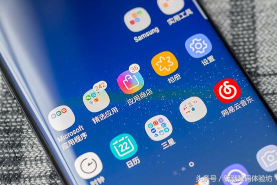 三星s8自带的akg耳机怎么样,三星s8与s8轻奢