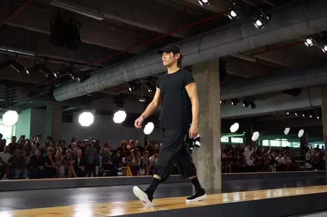 vetements摆烂短袖,vetements新款bomber