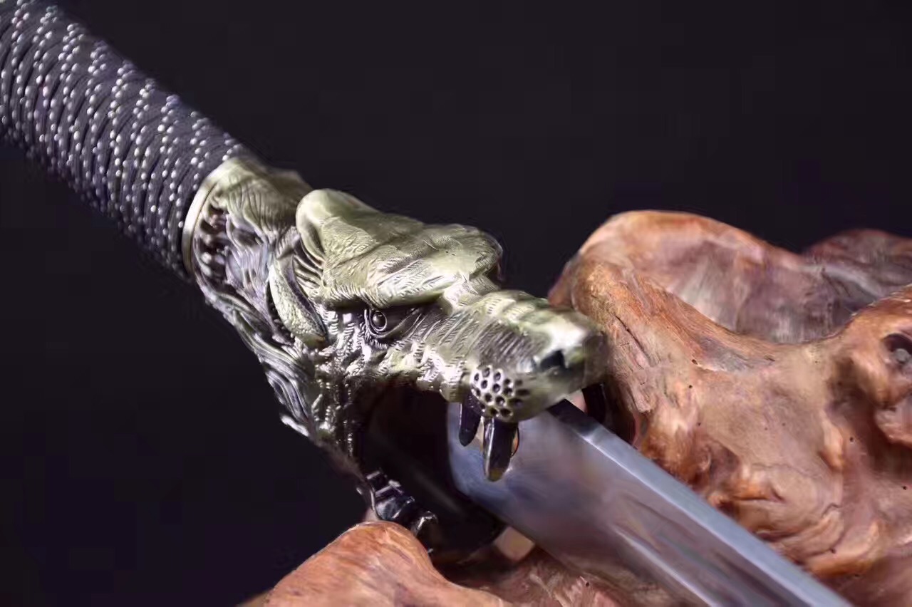 赏物：高锰钢虽贵，极简设计的高锰钢虎头金刀，又竟能精品到这种境界！一问价格更是愣住了