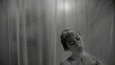 45秒美女沐浴戏拍7天，这部精分神作碾压99%的恐怖片