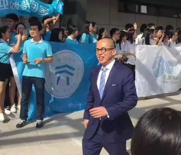 诚哥今天到汕大啦!“小超人”李泽楷也来啦!