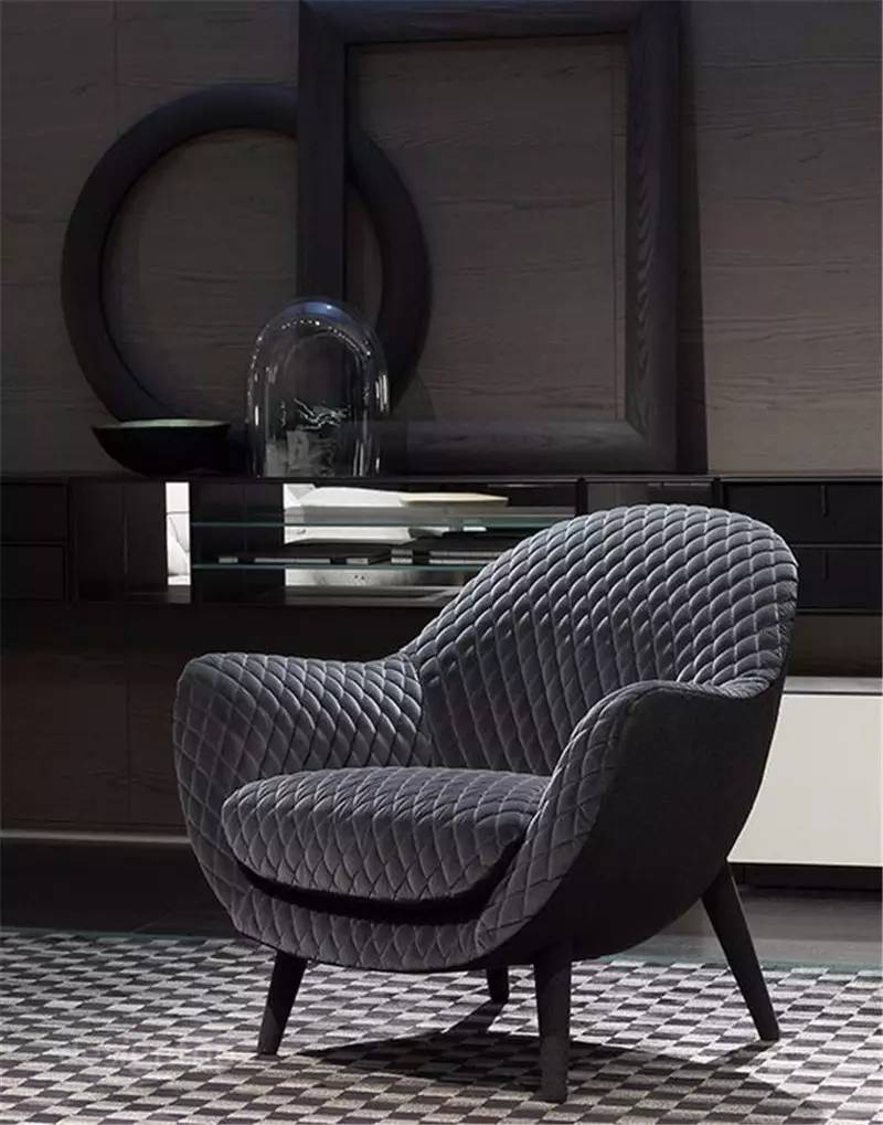 比黑更高级的灰,比高级灰更高级的高级黑