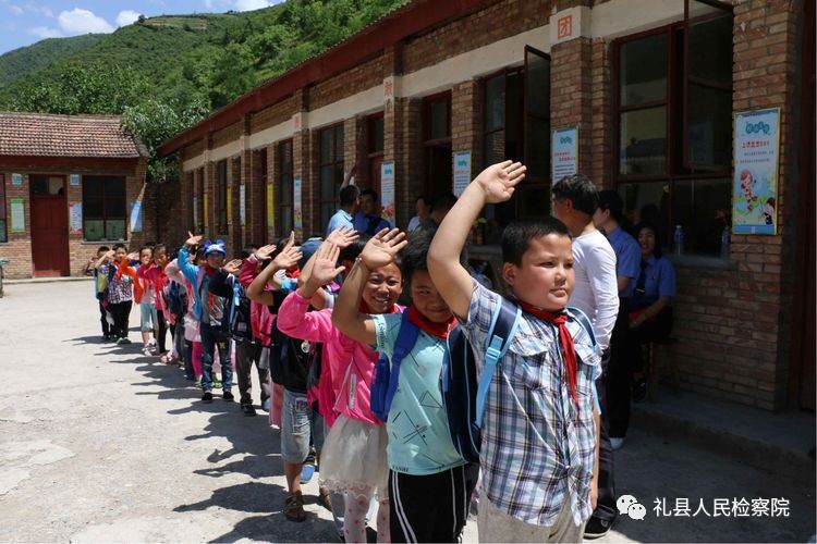 大爱无疆关爱儿童视频,检察院关爱留守儿童爱心捐赠活动