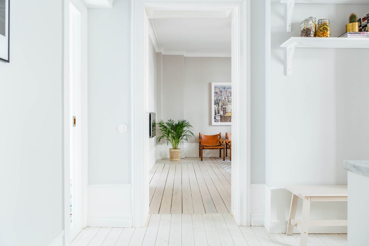 一家三口住一间小房布置,一家三口住三房一厅怎么布置房间