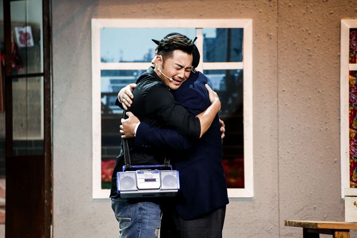 《喜剧总动员》蝉联收视霸主郭德纲黄健翔舌战斗法