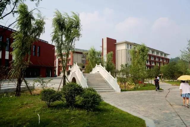 宜昌一中实景,航拍宜昌一中新校区