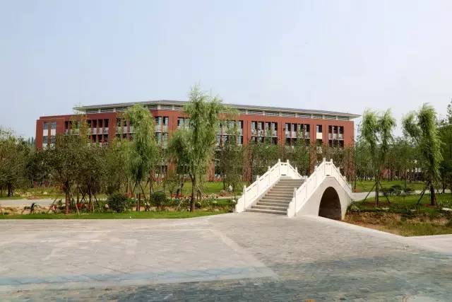 宜昌一中实景,航拍宜昌一中新校区