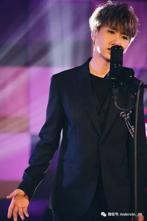 八卦｜他不仅承包了最红的影视剧OST，衣品也能拿高分