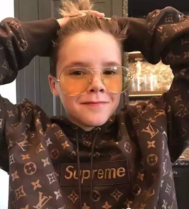 一件帽衫多少钱合适,2017supremelv联名卫衣