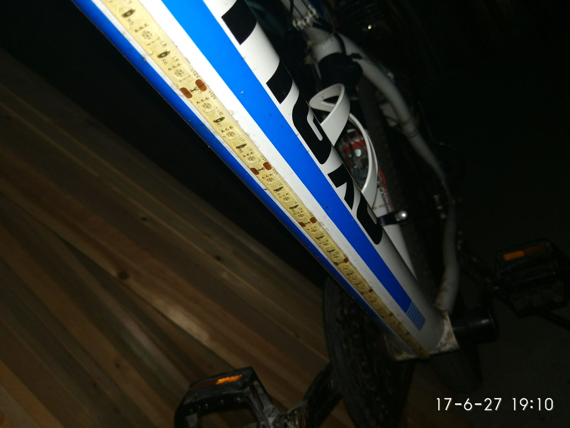 自制自行车发电系统,自行车发电装置要怎么做