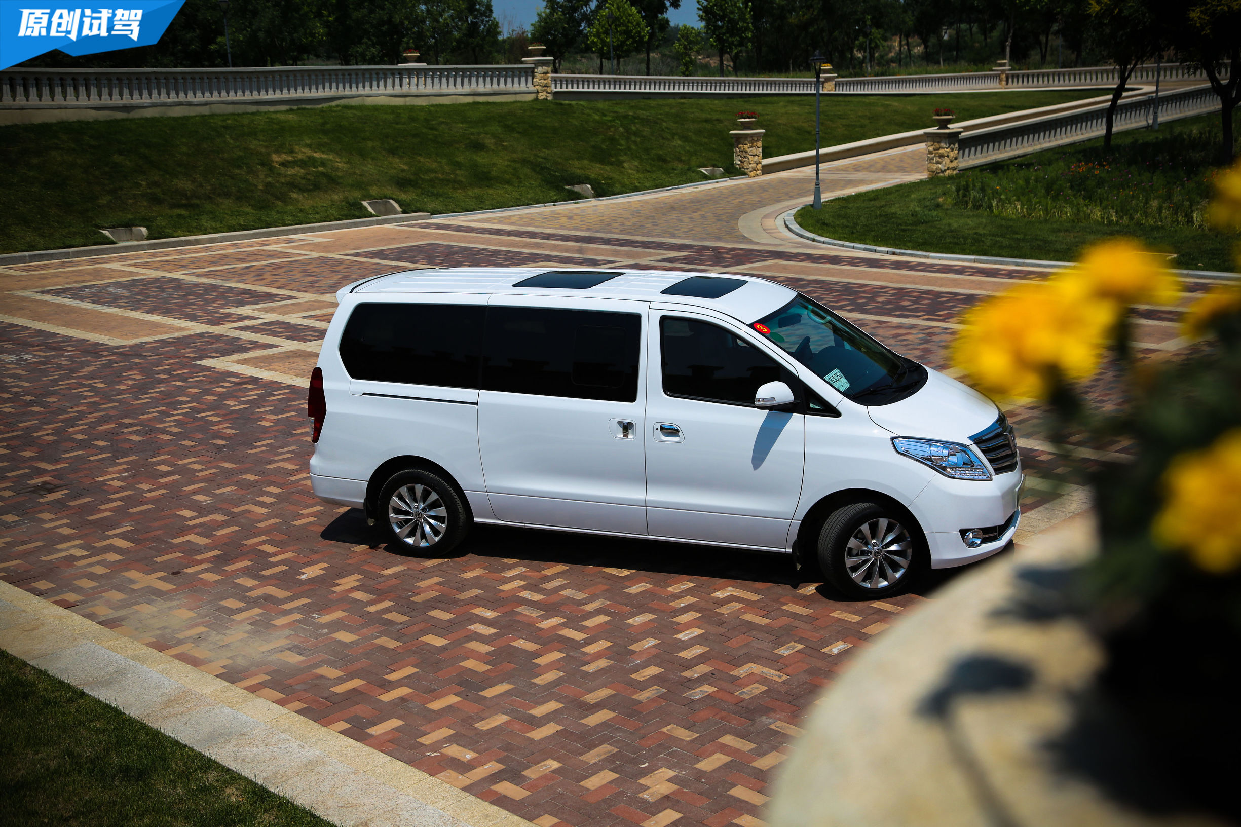 有哪种车后排可以放平睡觉,这款车的后排到底有多舒适