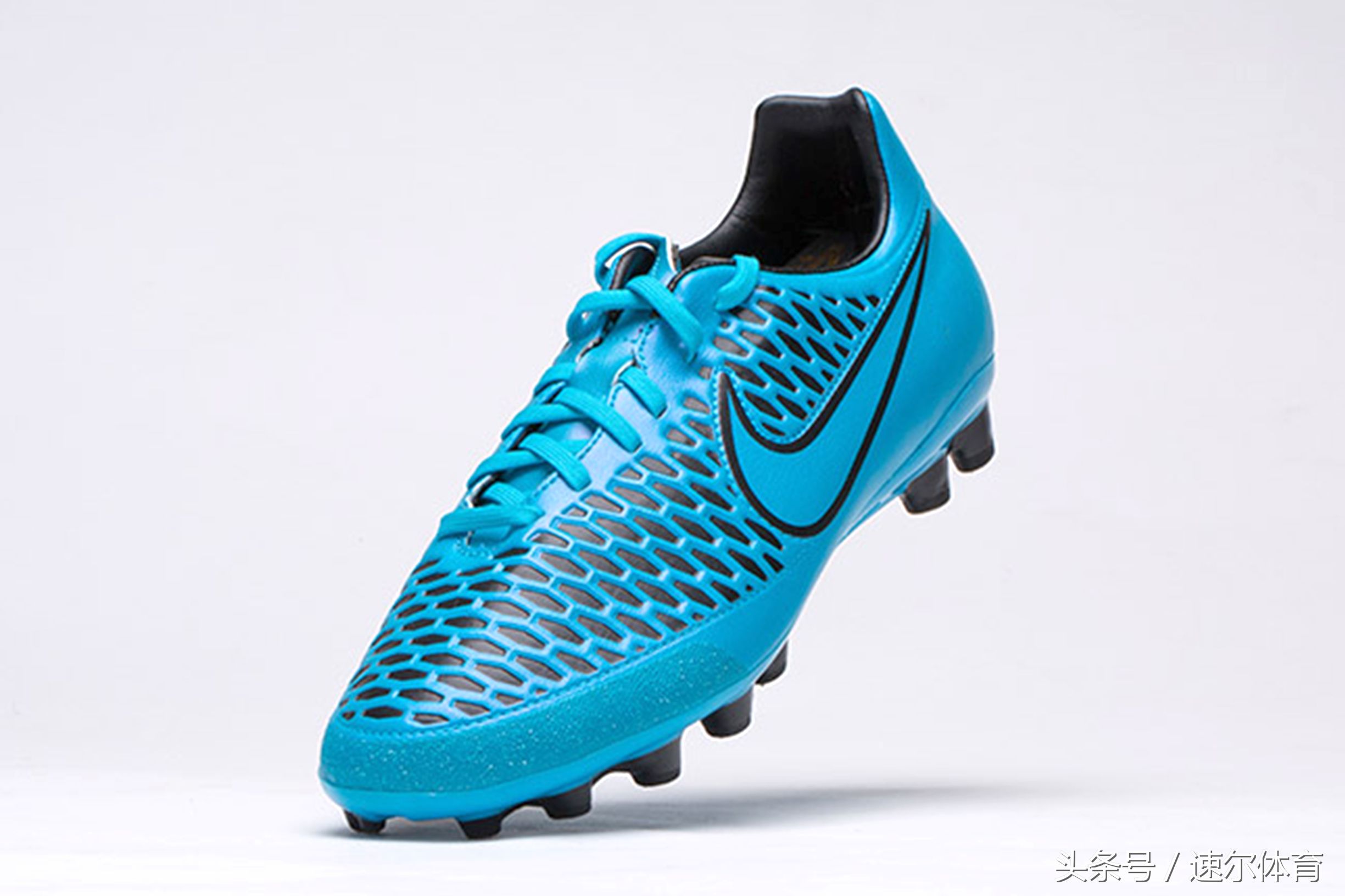 500块买啥足球鞋,150元以内的性价比极高足球鞋