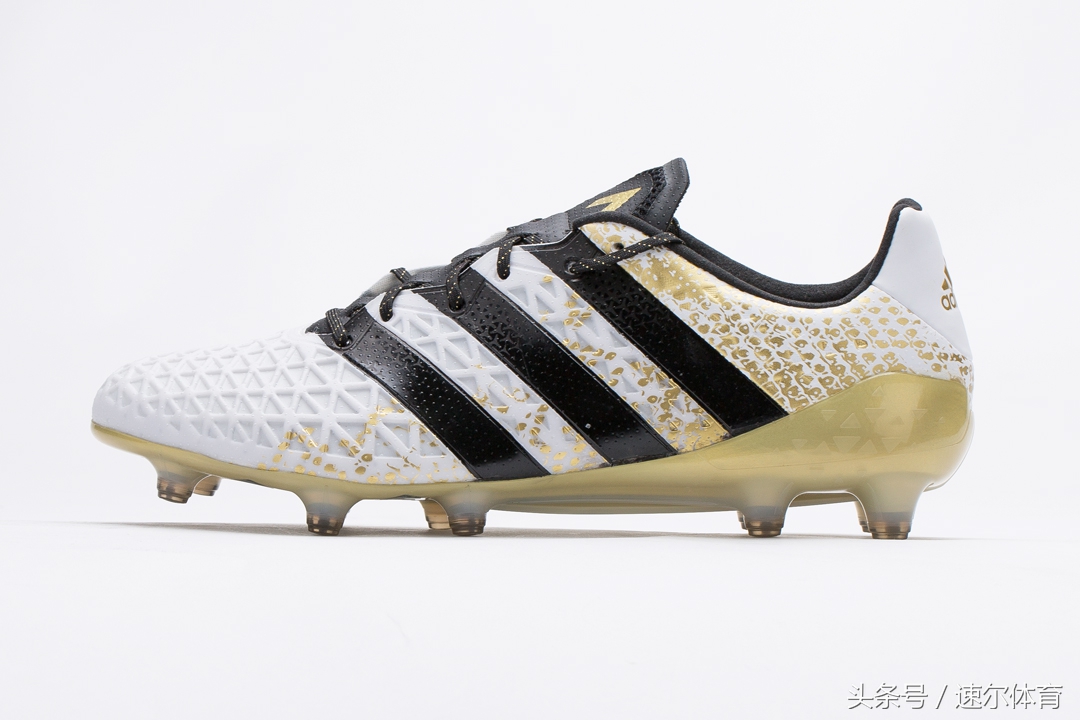 五百元性价比超高高帮足球鞋推荐,500块能买什么顶级足球鞋