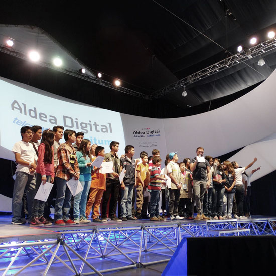 听说世界各地的青少年通过《我的世界》设计本地社区？