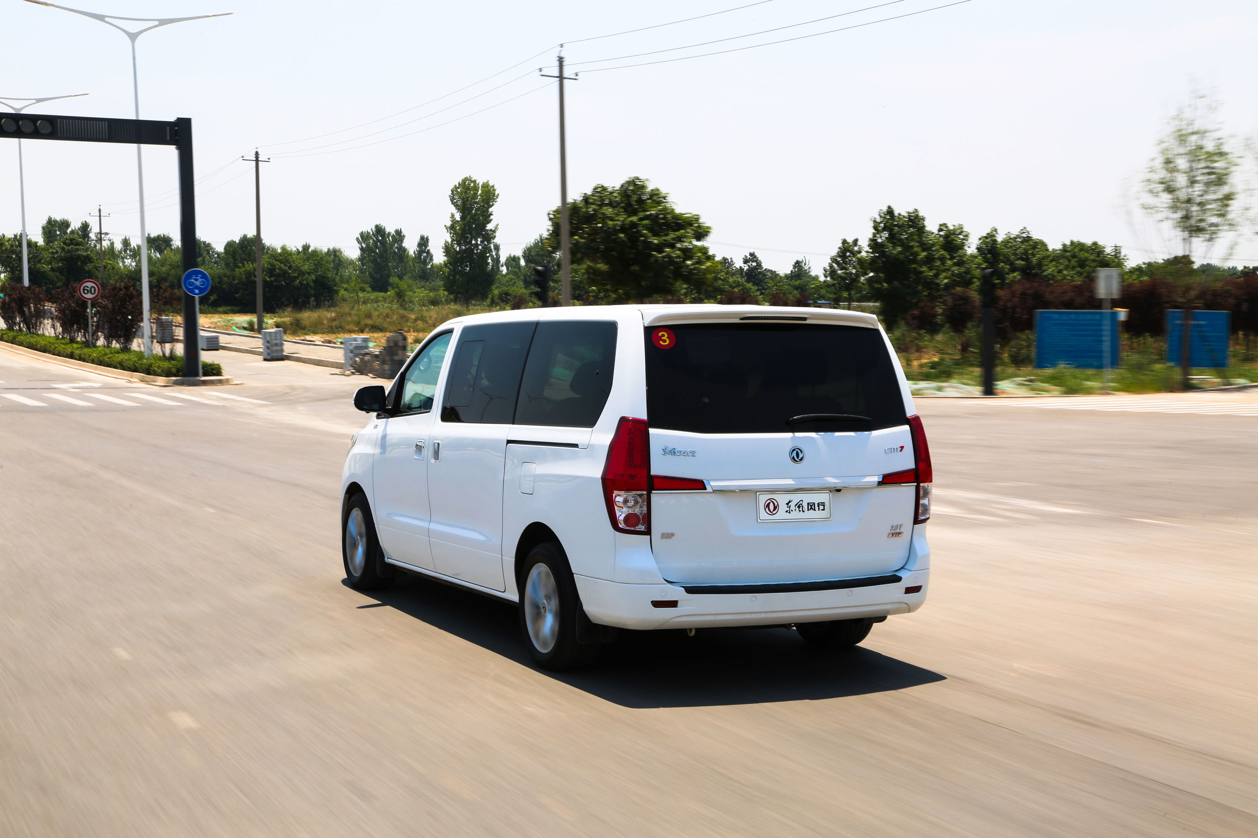 有哪种车后排可以放平睡觉,这款车的后排到底有多舒适