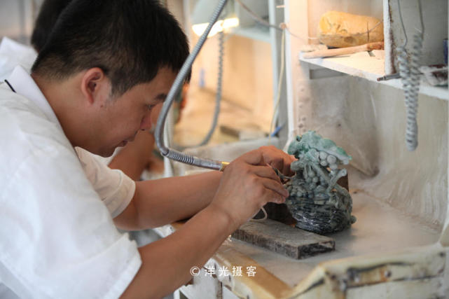 芒市最大玉石交易市场,瑞丽都有哪三大玉器市场