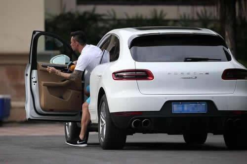 看看皇马球星开的车,盘点各国国脚都开什么车