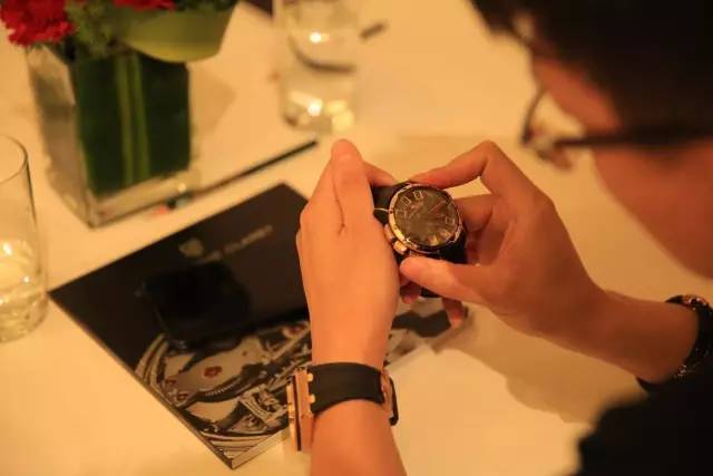 这家钟表俱乐部的地址让我们肃然起敬