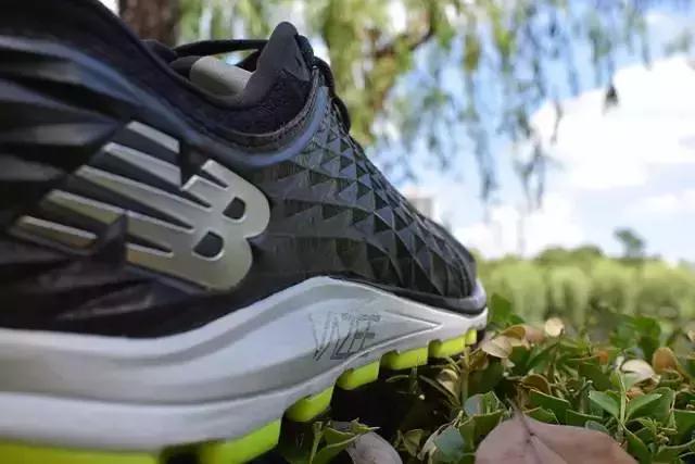 看完后你还觉得鞋子上千块贵吗?